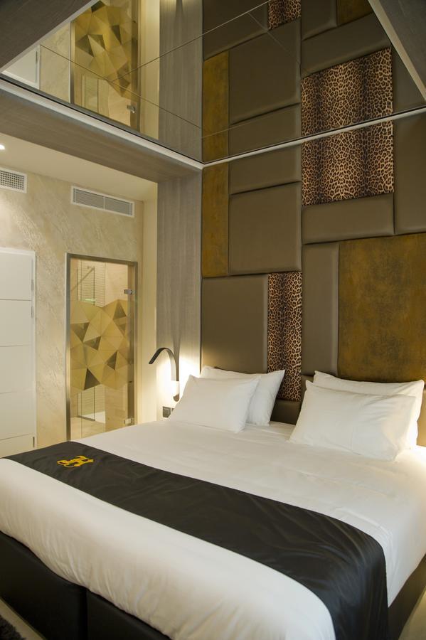 Hugo's Boutique - Adults Only 4*